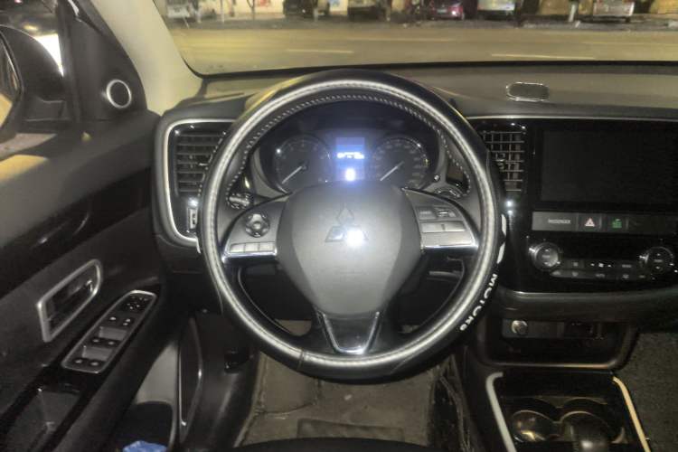 Used Mitsubishi Outlander 2019 2.0L Two-Wheel Drive Comfort Edition 5 Seats China V Standard
