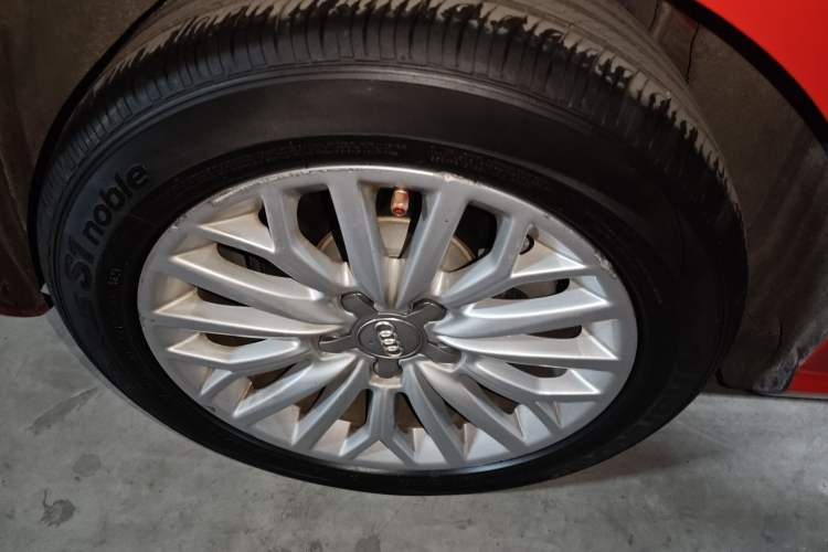 Used Audi A3 2016 Limousine 35 TFSI Prestige Edition Right Rear Wheel Hub