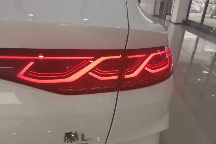 Used BYD Qin L 2025 DM-i Smart Drive 120KM Superior Model
