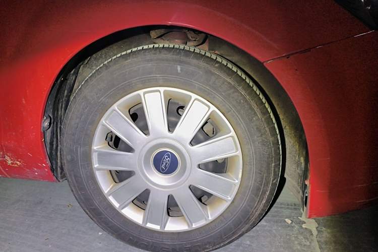 Used Ford Focus 2012 Hatchback Classic 1.8L Automatic Base Model Right Front Wheel Hub