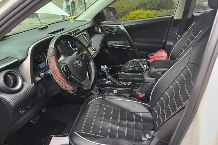 Used Toyota RAV4 2015 2.0L CVT Two-Wheel Drive Fashion Edition