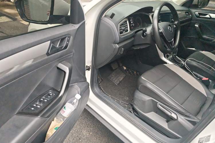 Used Volkswagen T-ROC 2019 280TSI DSG Two-Wheel Drive Advanced Version China VI Standard Driver Seat