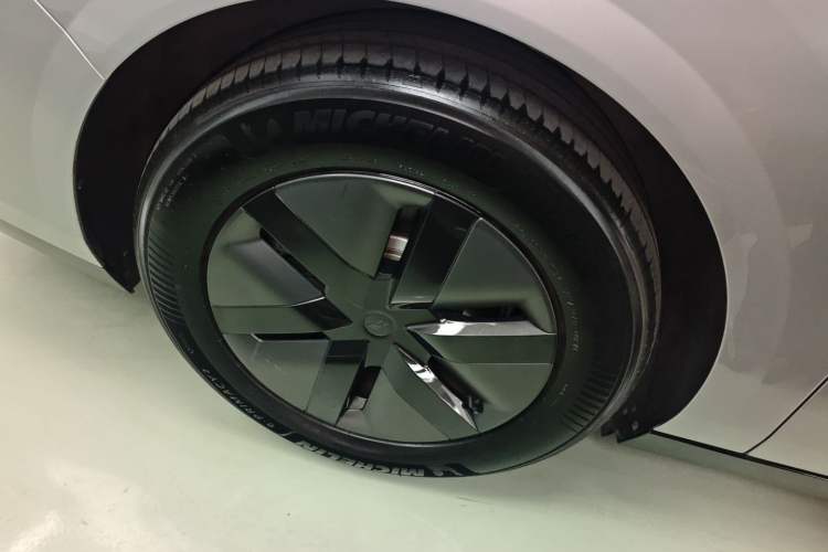 Used Li Auto MEGA 2024 Ultra Model Right Rear Wheel Hub