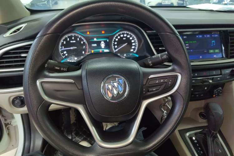 Used Buick GT 2017 15N Automatic Elite Version Steering Wheel