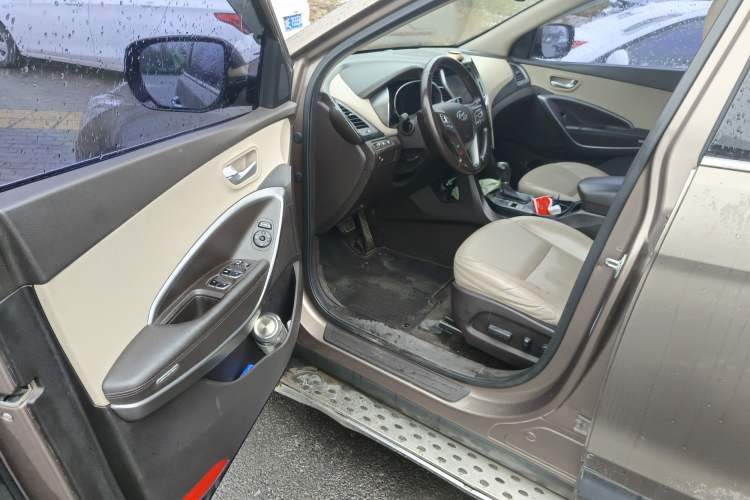 Used Hyundai Santa Fe 2013 2.4L Automatic Two-Wheel Drive Smart Version