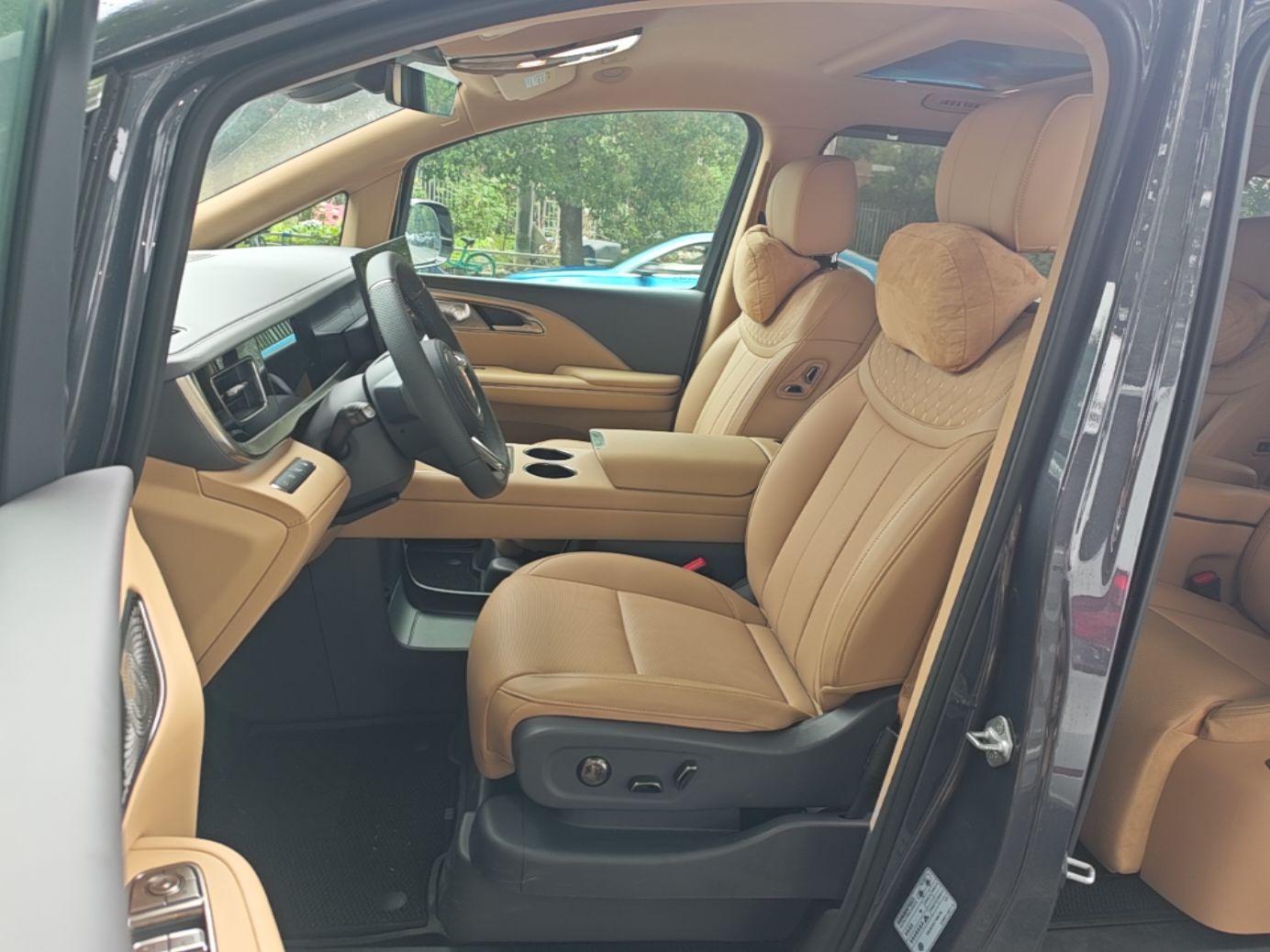 Hongqi HQ9 PHEV 2026 Model 2.0T Four-Wheel Drive Prestige Edition — снимка 17