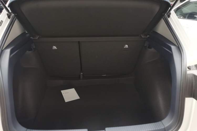 Used Volkswagen Tharu 2026 Model Xinrui 1.5L Ruiyi Edition Trunk