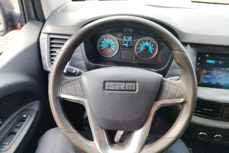 Used Jinbei Gold Hiace 2021 2.0L Passenger Van Travel Lion 7-Seater Steering Wheel