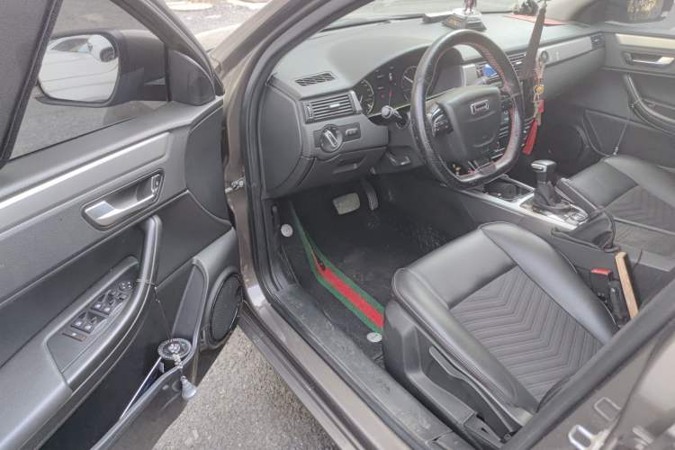 Used Qoros 3 2016 Hatchback 1.6T Automatic ZhiKu Model Driver Seat