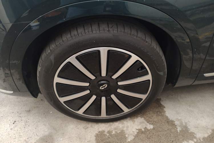 Used Hima AITO M9 2024 Range-Extended Ultra Version 52 kWh 5-Seater Model Left Front Wheel Hub