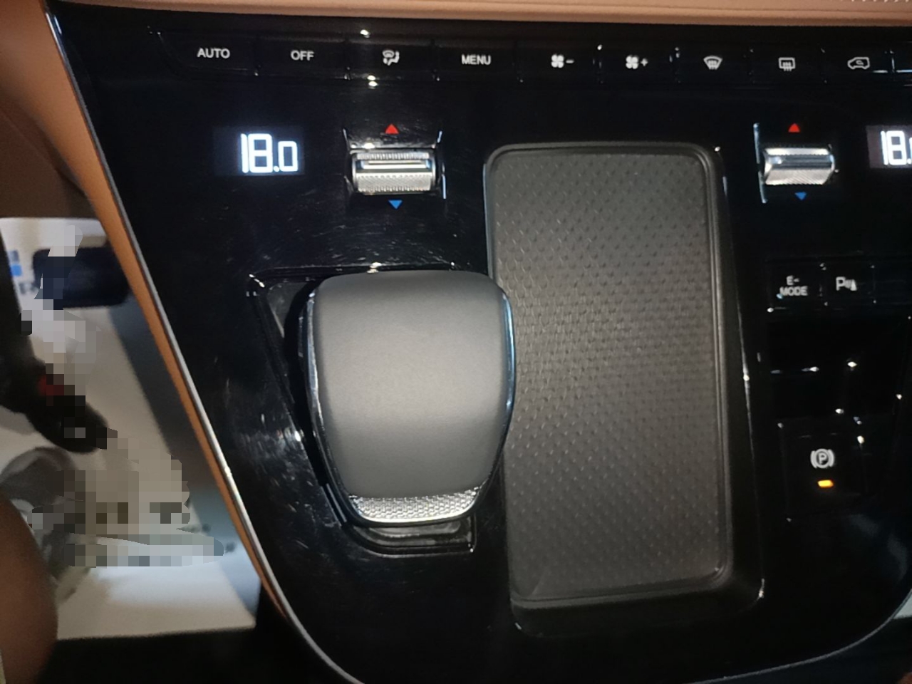 Hongqi HQ9 PHEV 2024 2.0T Four-Wheel Drive Business Edition — снимка 16