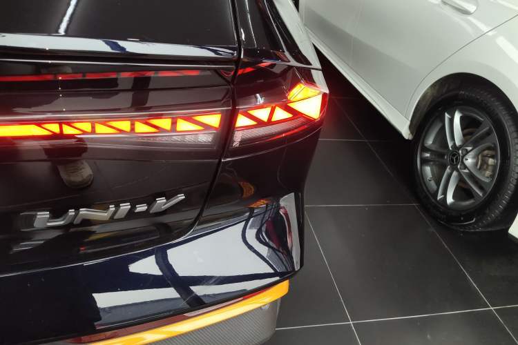 Used CHANGAN UNI-V 2024 1.5T Prestige Sport Edition
