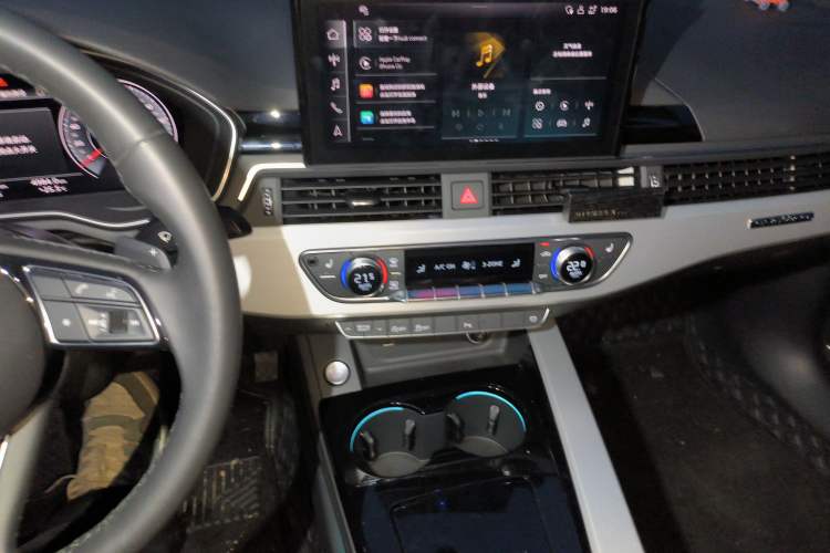 Used Audi A5 2024 Sportback 40 TFSI quattro Luxury Dynamic Model Audio And AC Panel