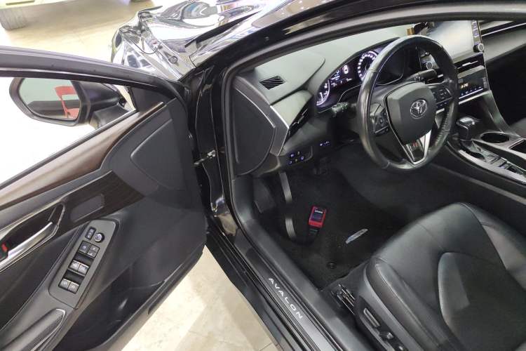 Used Toyota Avalon 2019 2.0L XLE Premium Edition China VI
