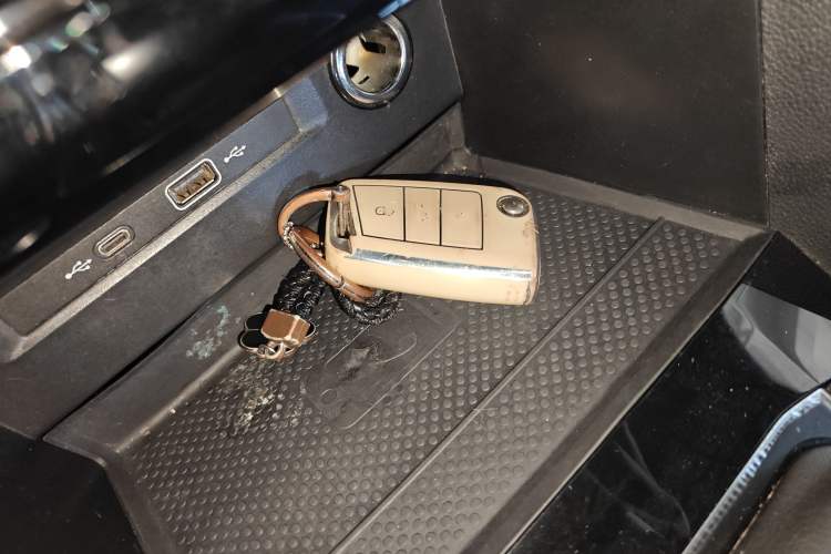 Used Volkswagen Tiguan L 2023 Restyled 330TSI Automatic Two-Wheel Drive R-Line Enhanced Comfort Version
