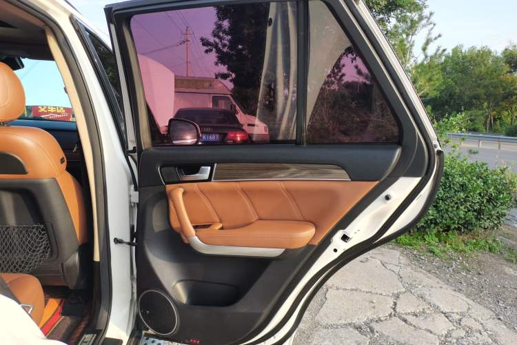 Used Haval H8 2015 2.0T Two-Wheel-Drive Luxury Version