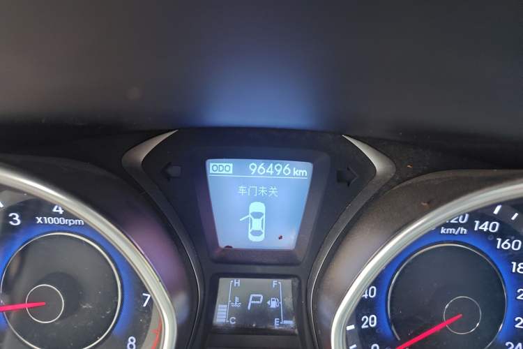 Used Hyundai Elantra (5th Generation / Langdong) 2016 1.6L Automatic Prestige Model Odometer Close Up