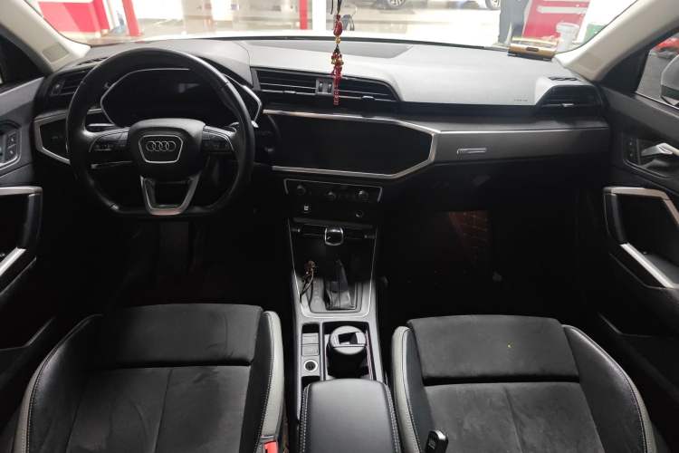 Used Audi Q3 2022 35 TFSI Fashion Dynamic Model Center Console