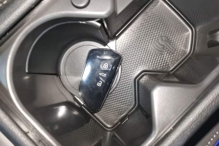 Used Volkswagen Golf 2025 300TSI R-Line
