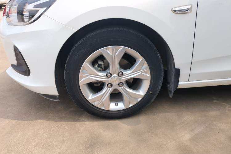 Used Chevrolet Cavalier 2020 325T Automatic Enjoyment Edition Left Front Wheel Hub