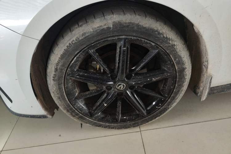 Used CHANGAN UNI-V 2022 1.5T Prestige Version Left Front Wheel Hub