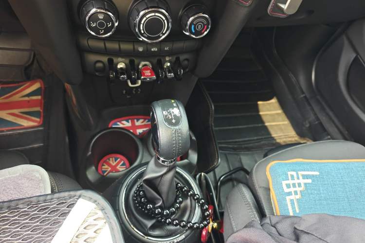 Used MINI 2016 1.5T COOPER Five-Door Edition Gear Lever