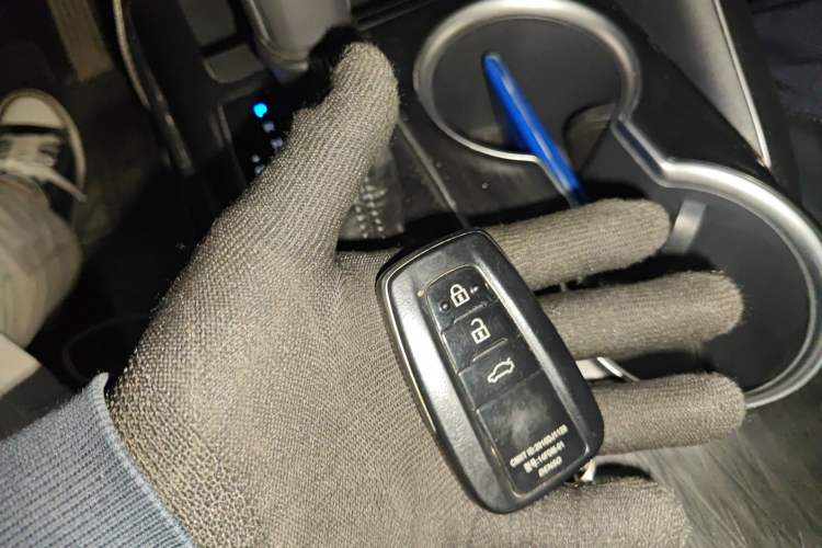 Used Toyota Camry 2023 2.0GVP Premier Edition Vehicle Key