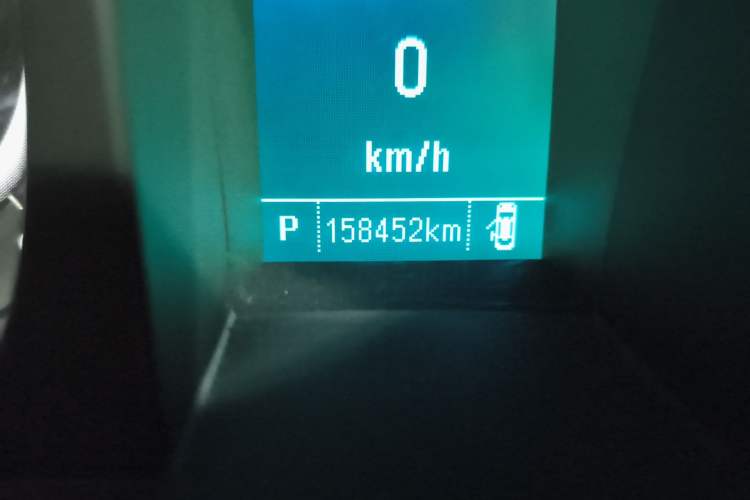 Used Buick GL8 2018 28T Comfort Model China VI Standard Odometer Close Up