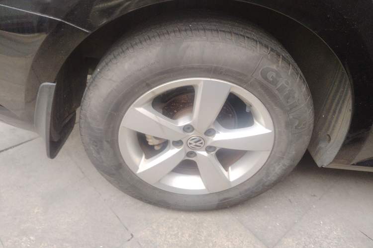 Used Volkswagen Lavida 2015 1.6L Automatic Fashion Edition Right Rear Wheel Hub