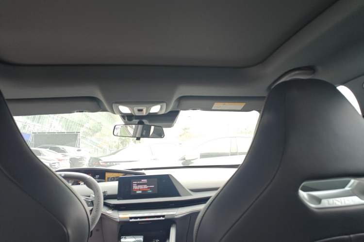 Used Changan UNI-V 2024 1.5T Prestige Edition
