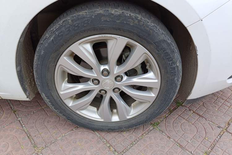 Used Buick GT 2021 Revised Version Flagship 1.5L Automatic Elite Edition Right Front Wheel Hub