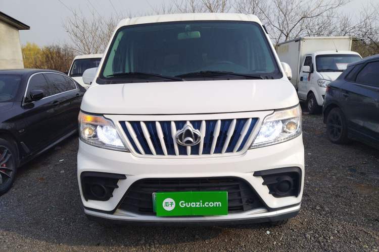 Used CHANGAN KAICHENG Ruixing EM80 2024 Comfort-Style 6-Seater 41.86 kWh Front