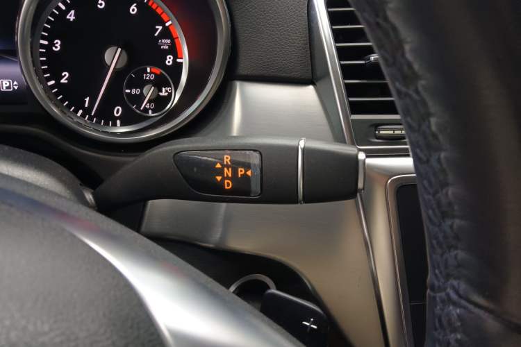 Used Mercedes-Benz M-Class 2014 ML 320 4MATIC Gear Lever