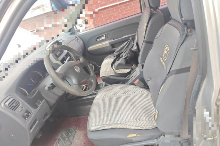 Used Dongfeng Ruichi 2017 2.5T Diesel Two-Wheel Drive Standard Version with Long Cargo Bed – ZD25T5 Left Front Seat