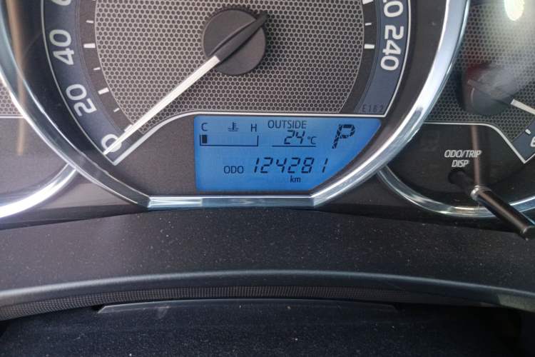 Used Toyota Corolla 2017 1.2T CVT GL Odometer Close Up