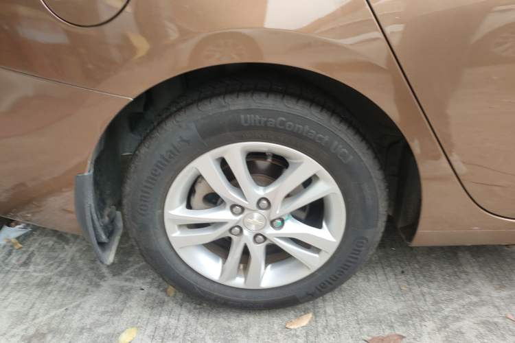 Used Chevrolet Cavalier 2018 320 Automatic Xinyue Edition Right Rear Wheel Hub