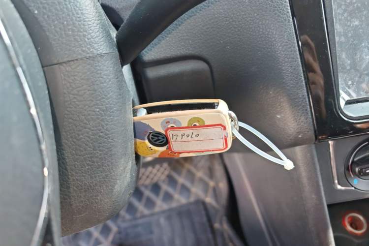 Used Volkswagen Polo 2016 1.6L Automatic Comfort Model Interior 1