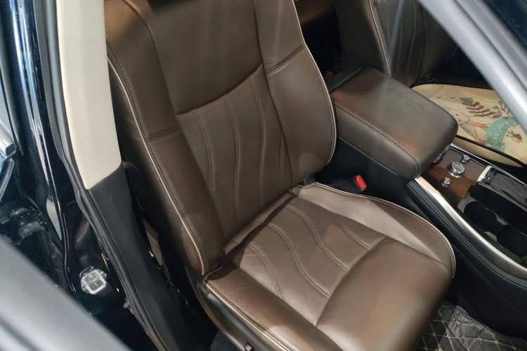 Used Infiniti QX60 2016 2.5 S/C Hybrid Two-Wheel-Drive Excellence Edition China V Standard