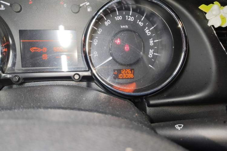 Used Peugeot 3008 2015 2.0L Automatic Classic Edition Odometer Close Up