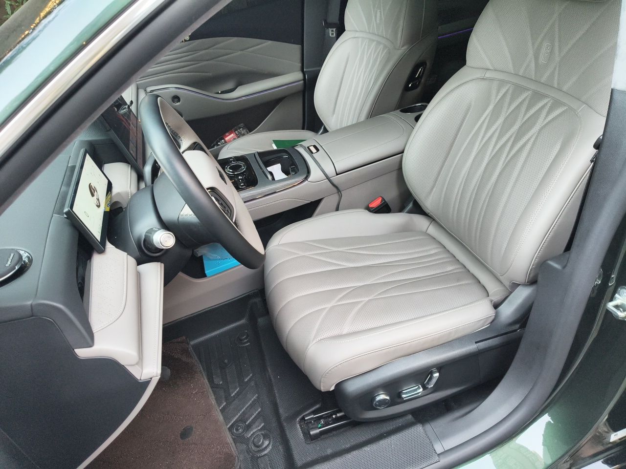 Geely Galaxy 8 2025 130km EM-i Flagship Edition — снимка 15