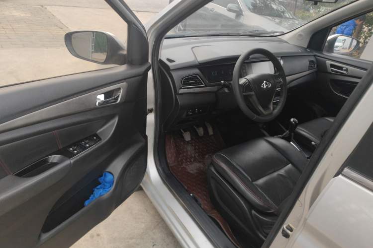 Used CHANGAN KAICHENG Oushang A600 2016 1.5L Manual Luxury 7-Seater