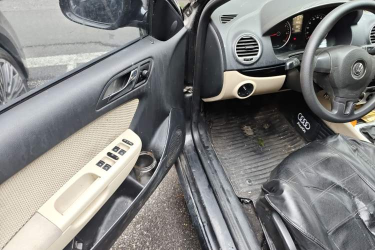 Used Volkswagen Lavida 2013 Classic 1.6L Manual Fashion Edition
