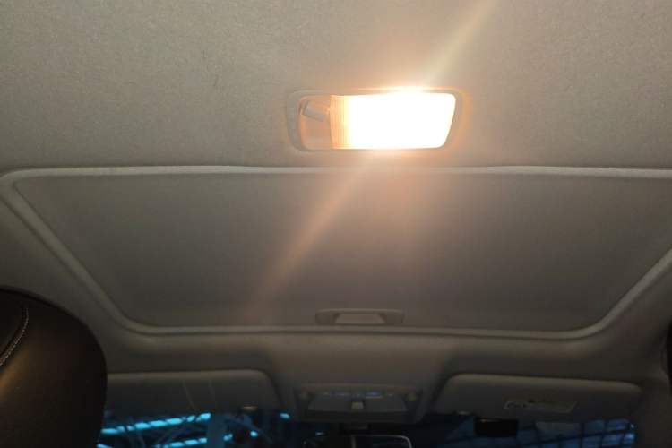 Used Nissan Sylphy 2019 1.6XV CVT Smart Connect Luxury Edition China VI Standard Headliner