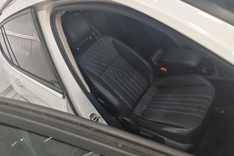 Used Volkswagen Tiguan L 2023 330TSI Automatic Two-Wheel Drive Comfort Edition Right Front Seat