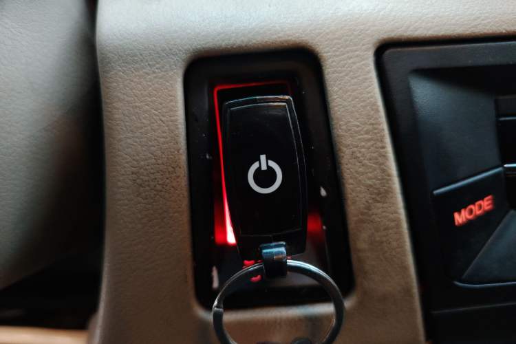 Used Roewe 550 2012 550 1.8L Manual "Pure Gold" Limited Edition
