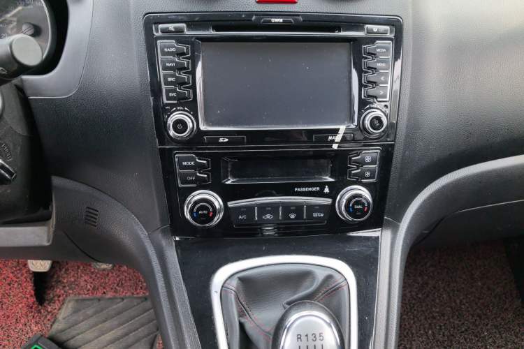 Used Haval H6 2015 Upgraded Model 1.5T Manual Two-Wheel Drive Elite Version
