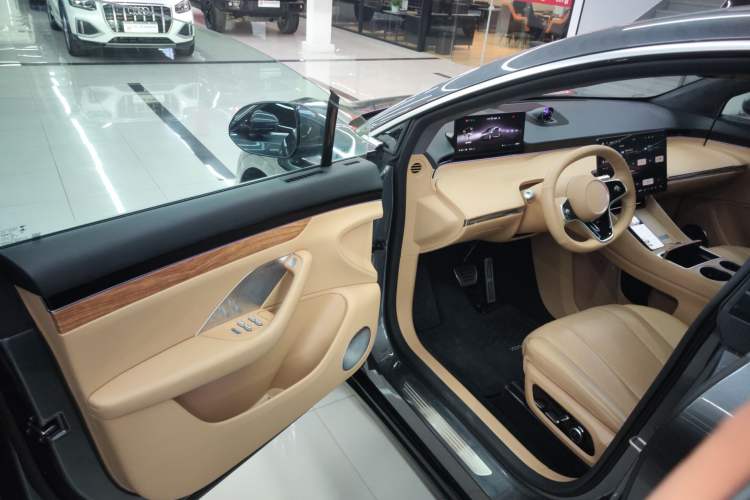 Used Hima Luxeed R7 2024 All-Electric 802 km Max