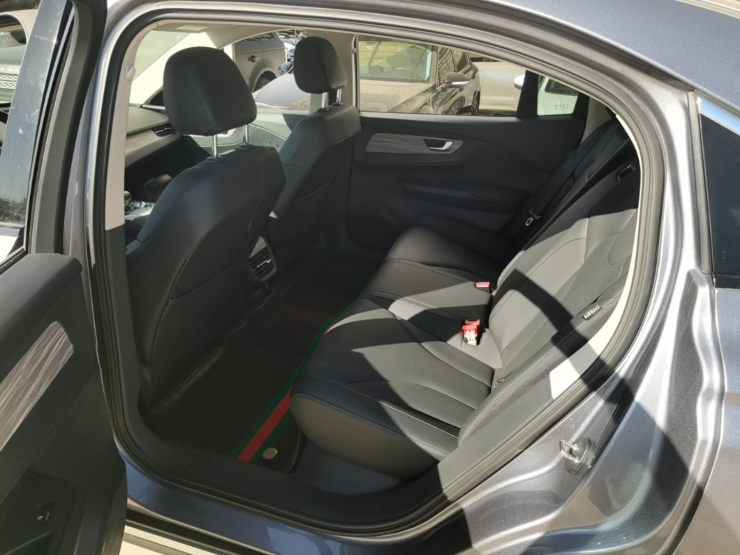 Hongqi E-QM5 2024 610 km PLUS — снимка 20