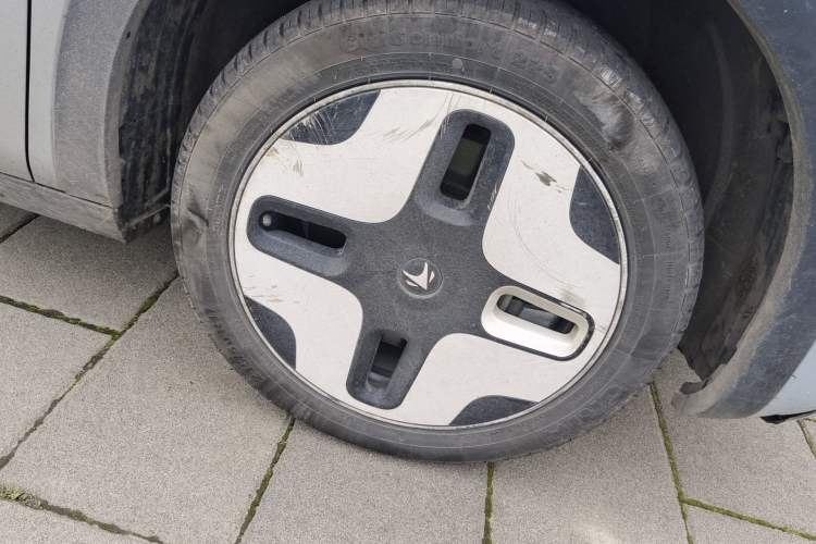 Used ARCFOX Kaola 2023 Family Edition Pro Right Front Wheel Hub