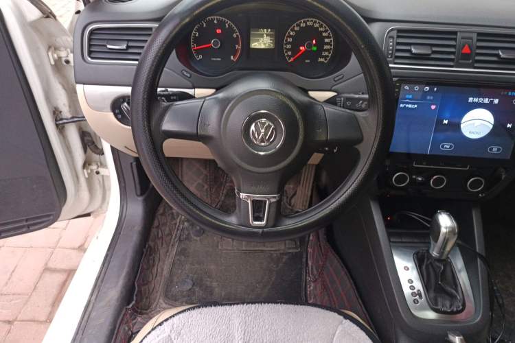 Used Volkswagen Sagitar 2012 1.6L Automatic Comfort Edition Steering Wheel